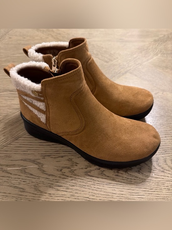 Shoes - Bzees Grand Cozy Boots Womens Size 7W Brown Faux Fur Lined Ankle Wedge Bootie